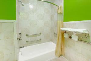 Hotel Days Inn And Suites Houston Channelview Tx