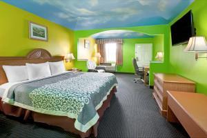 Hotel Days Inn And Suites Houston Channelview Tx