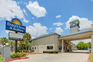 Hotel Days Inn And Suites Houston Channelview Tx