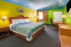 Hotel Days Inn And Suites Houston Channelview Tx