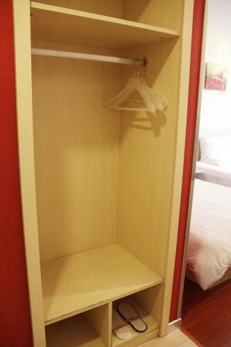 Hotel Hanting Express Dandong Train Station