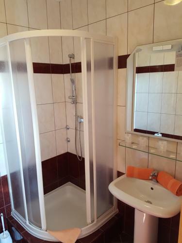 Hostal Guesthouse Villa Adria
