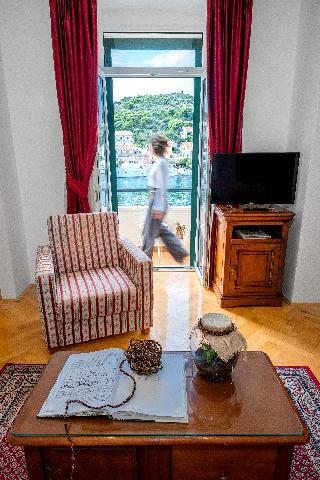 Apartments Tisno