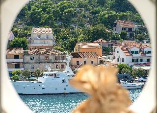 Apartments Tisno