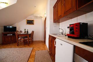 Apartments Tisno