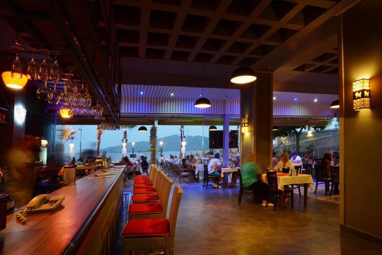 Maris Beach Hotel