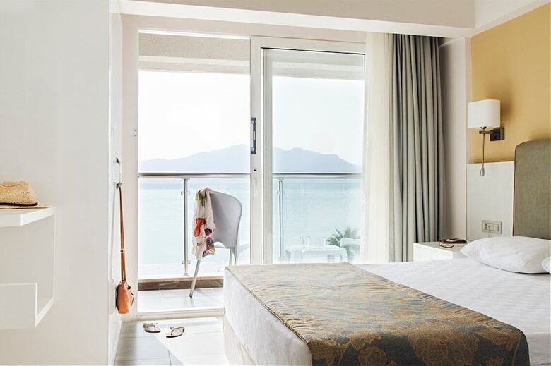 Maris Beach Hotel