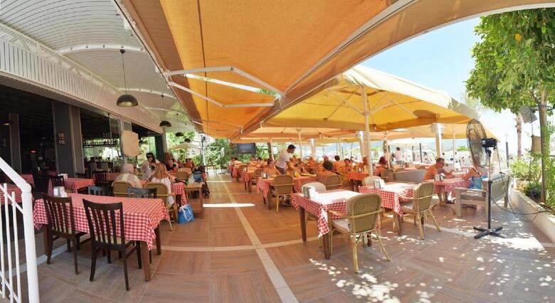 Maris Beach Hotel