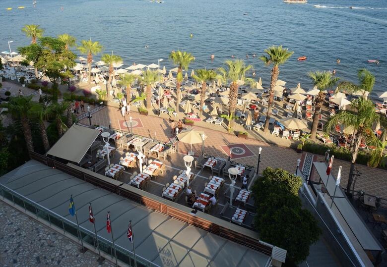 Maris Beach Hotel