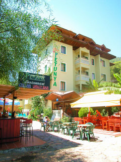 Club Petunya Apart