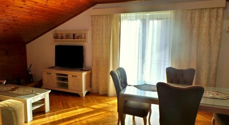 El Mar Apartments