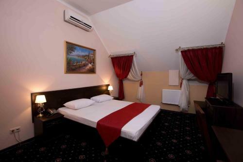 Maximus Hotel