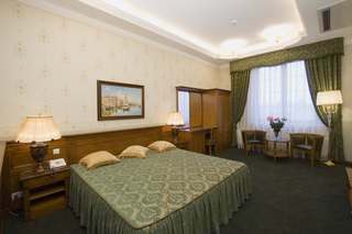 Aton Hotel