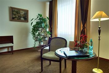 Red Royal Hotel
