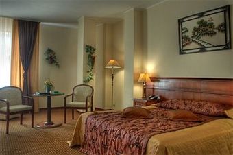 Red Royal Hotel