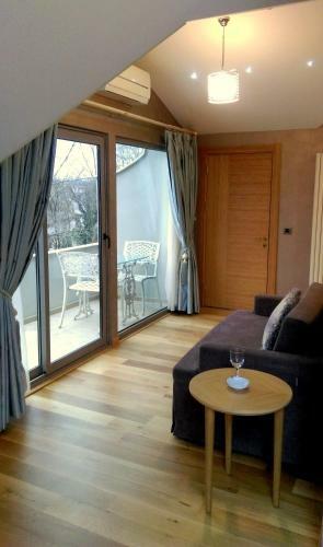 Lale Hotel