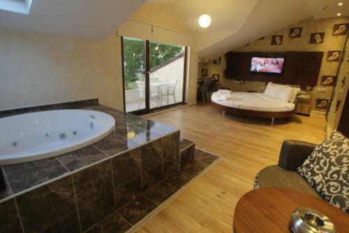 Lale Hotel