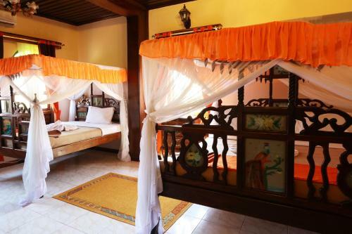Chavda Hotel