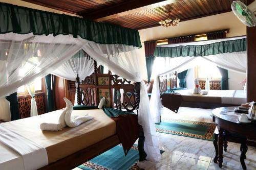 Chavda Hotel