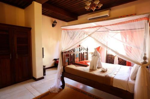 Chavda Hotel