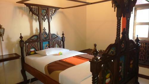 Chavda Hotel
