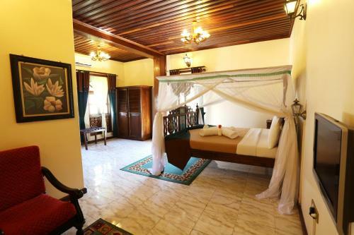 Chavda Hotel