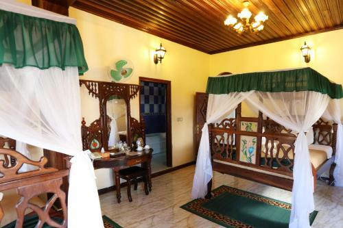 Chavda Hotel