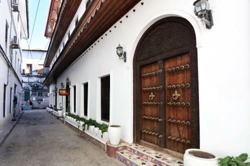 Chavda Hotel