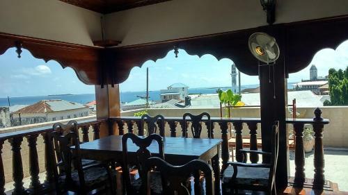 Chavda Hotel