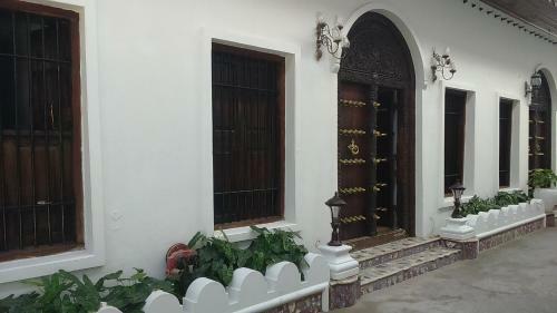 Chavda Hotel
