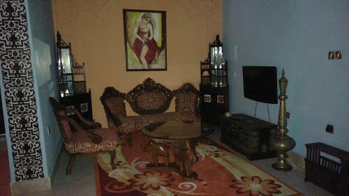 Chavda Hotel