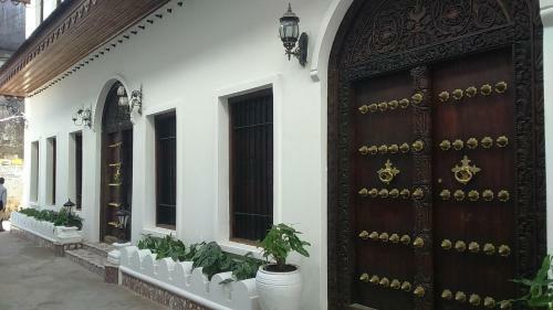 Chavda Hotel