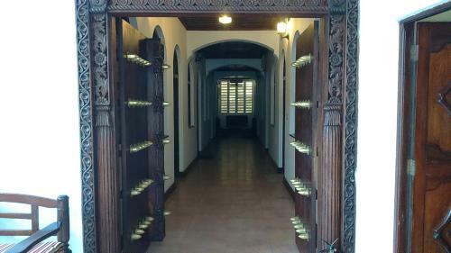 Chavda Hotel