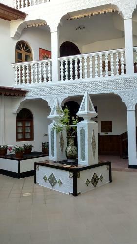 Chavda Hotel