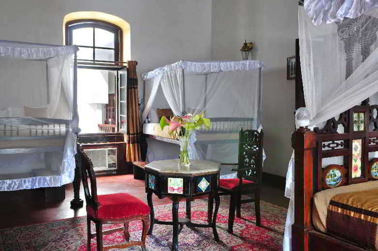 Dhow Palace Hotel