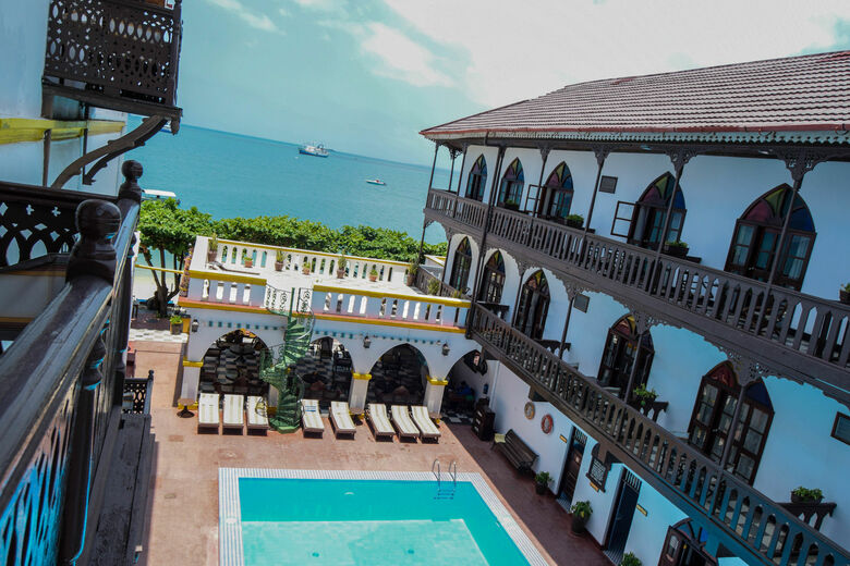 Tembo House Hotel