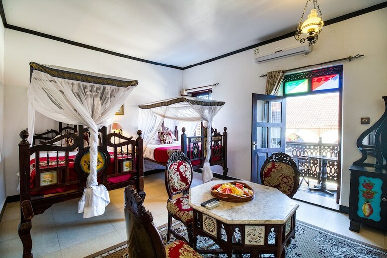 Tembo House Hotel