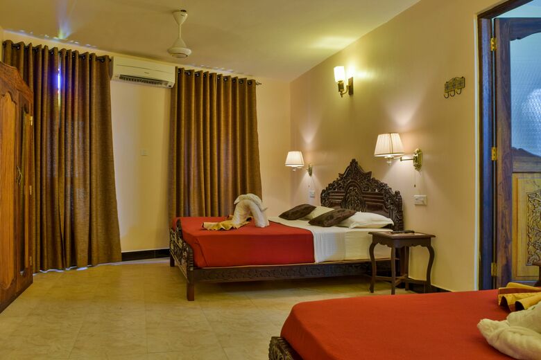 Tembo House Hotel