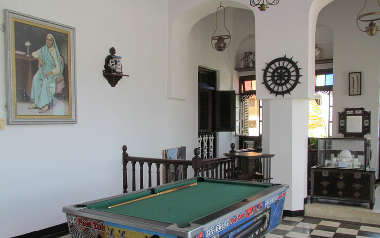 Tembo House Hotel