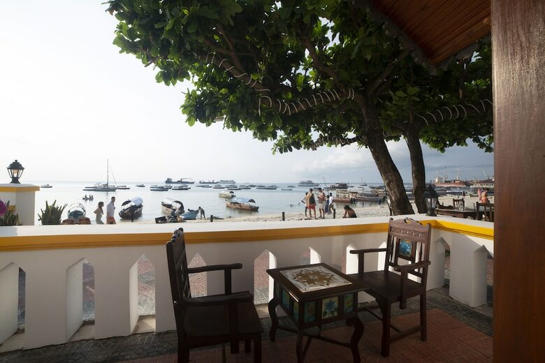 Tembo House Hotel