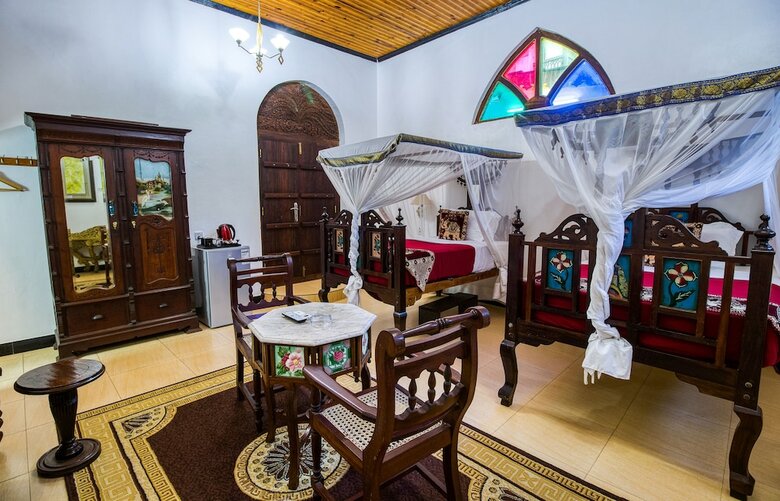 Tembo House Hotel