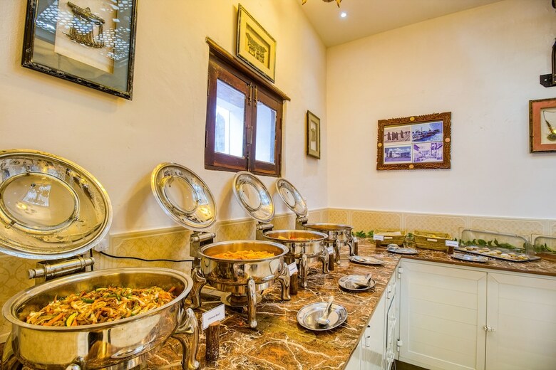 Tembo House Hotel
