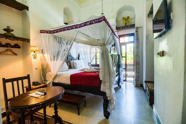 Tembo House Hotel