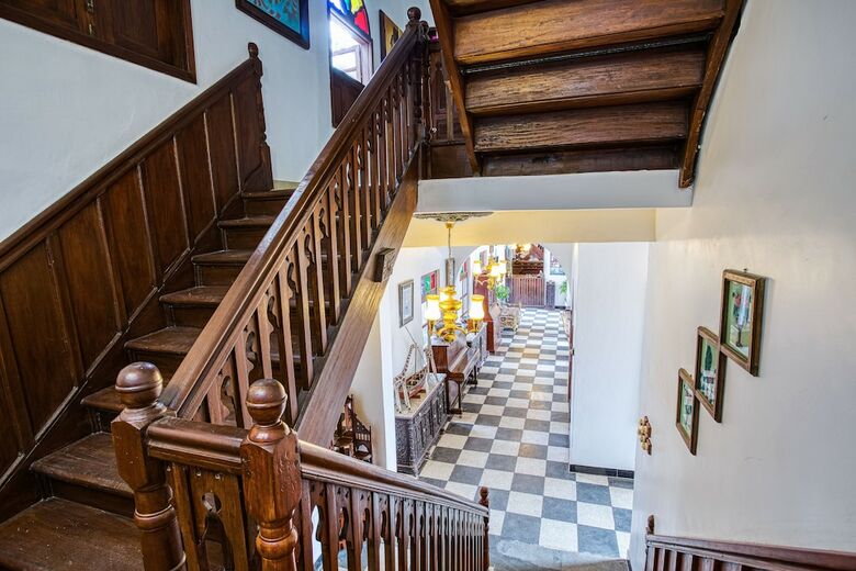 Tembo House Hotel