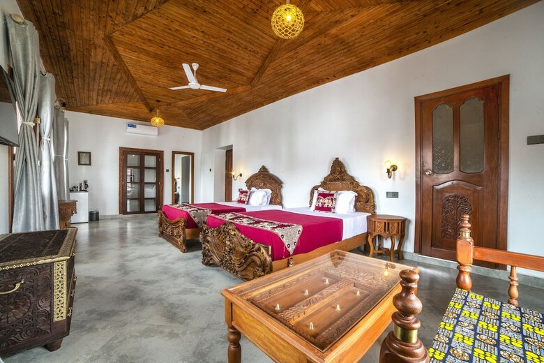 Tembo House Hotel