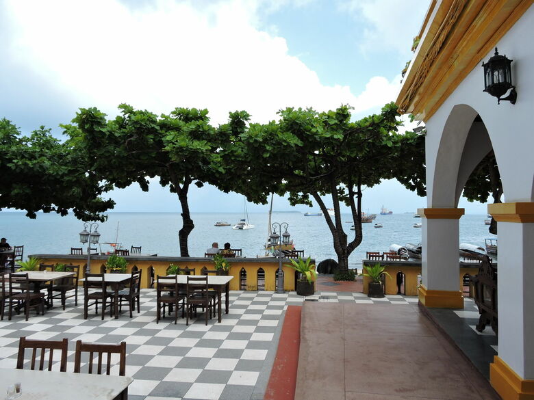 Tembo House Hotel
