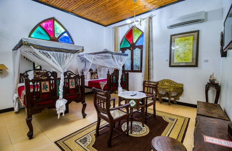 Tembo House Hotel