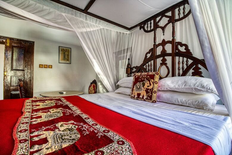 Tembo House Hotel