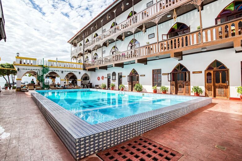 Tembo House Hotel