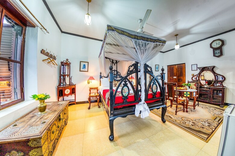 Tembo House Hotel